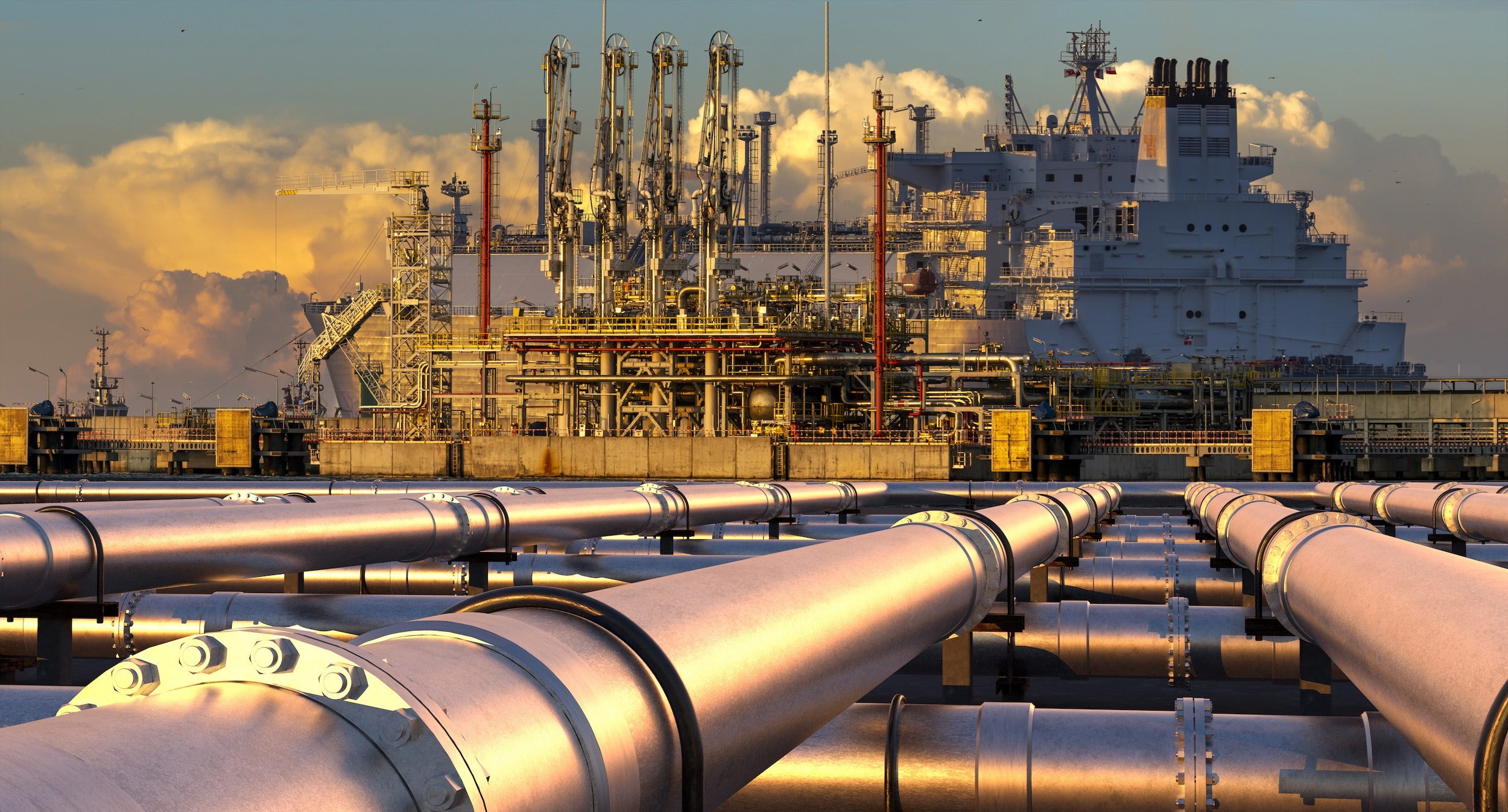 Pipelines leading the LNG terminal and the LNG tanker
